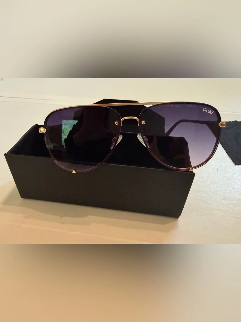 Quay aviator sunglasses like new